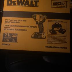 DeWALT  IMPACT DRIVER KIT