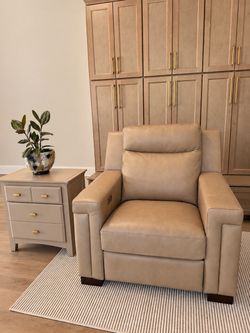 Luxury Taupe Electric Recliner- MINT condition