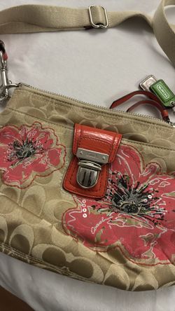 Coach Poppy Signature Floral Graffiti Swing Pack
