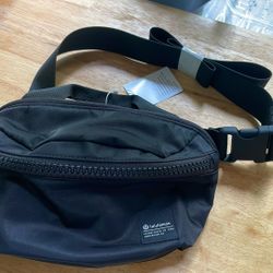 Lululemon All day essential belt bag