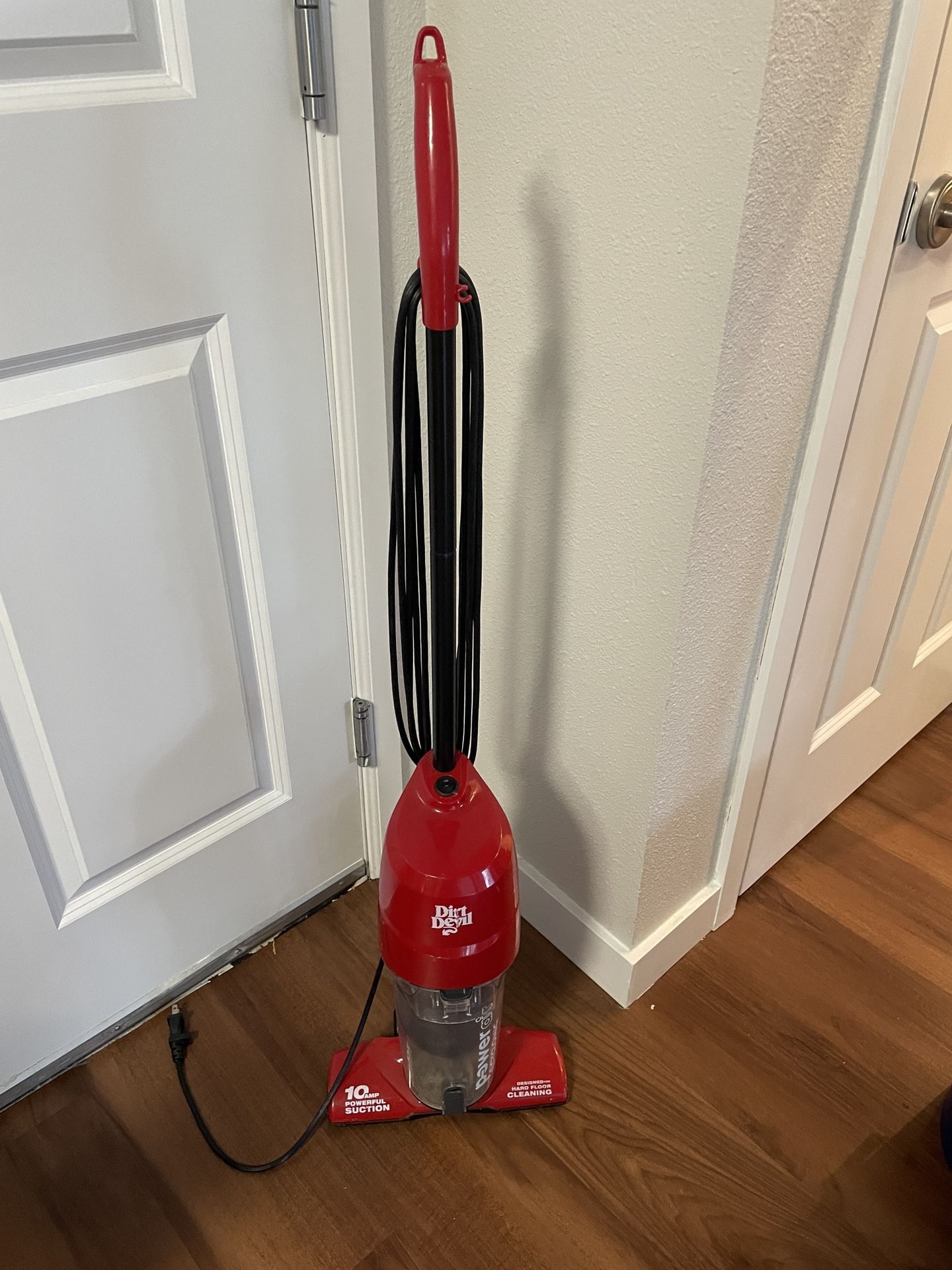 Dirt Devil Vacuum w/3 Spare Filters