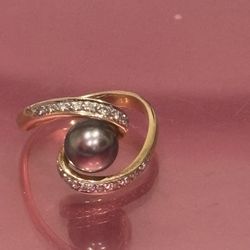 18 K Solid Gold Ring With Diamonds And tahitian Black Pearl 4.9G