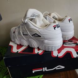 Fila Sneaker Size 10 New  65 Firm 