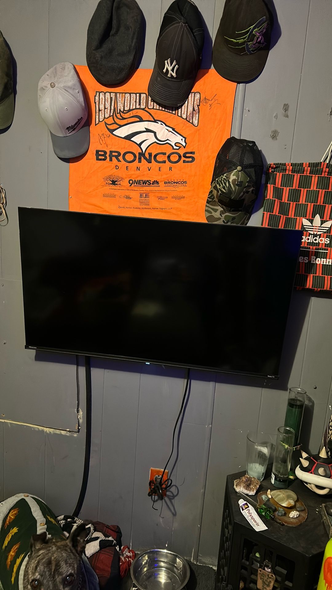 40 “ TV Hisense by Roku