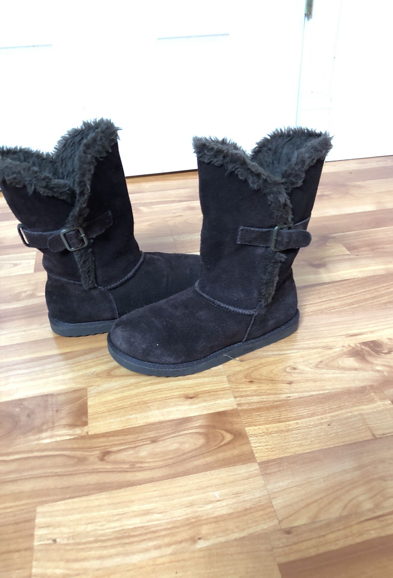 Girls boots size 2