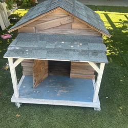Dog House. 