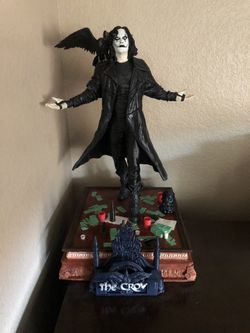 The Crow Statue - Statue example