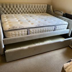 Full Size Daybed With Twin Trundle & Mattress