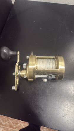 Shimano Calcutta 700  Baitcasting Reel (right hand) read description not $1 *