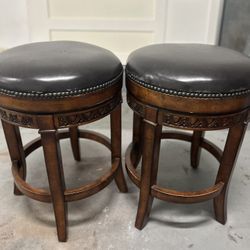 Bar Stools Spinning Very Nice 