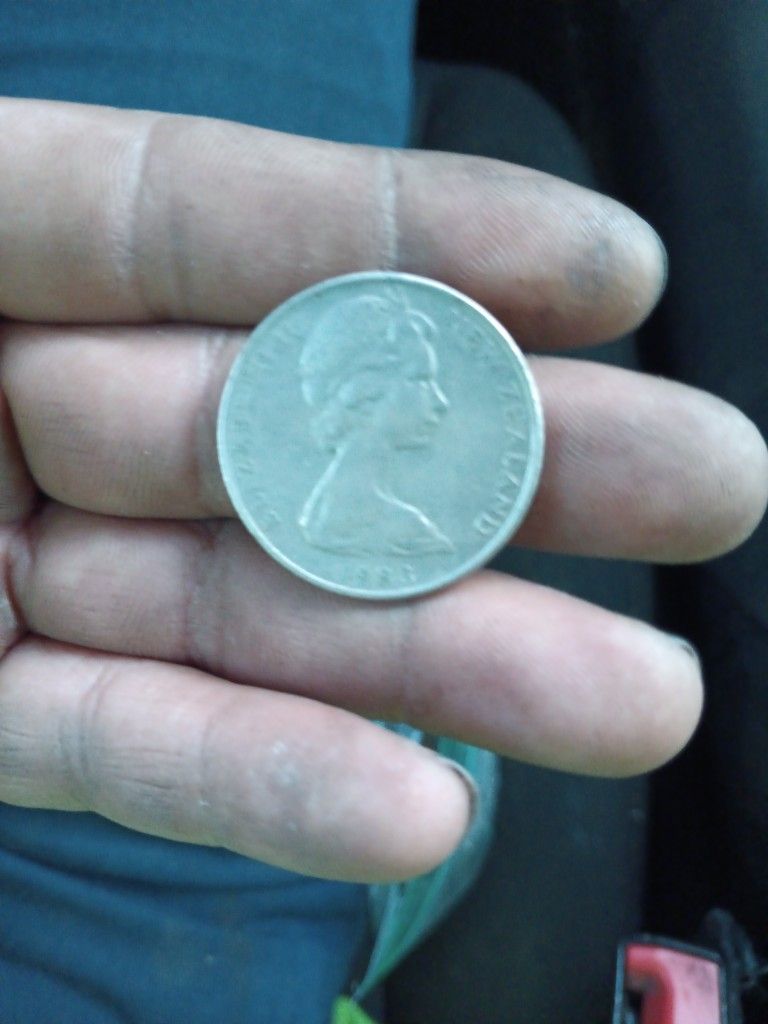 1983 Old Coin Collectible Money Queen ELIZABETH II England UK Australia Platypus