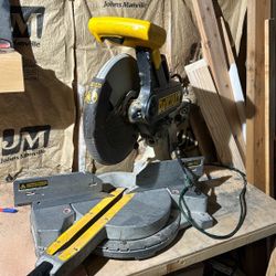 Dewault Compound Sliding Miter Saw 