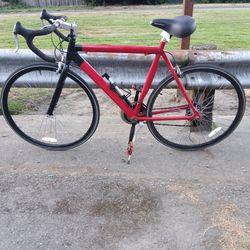 Red & Black Road Bike – Shimano Drivetrain, Drop Bars & Extra Levers
