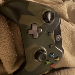 Xbox One S Military Green Special Edition + Armed Forces Controller 1 Tb
