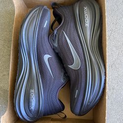 Nike Vomero Plus Black Triple Black Size 9 Women / 7.5 Men