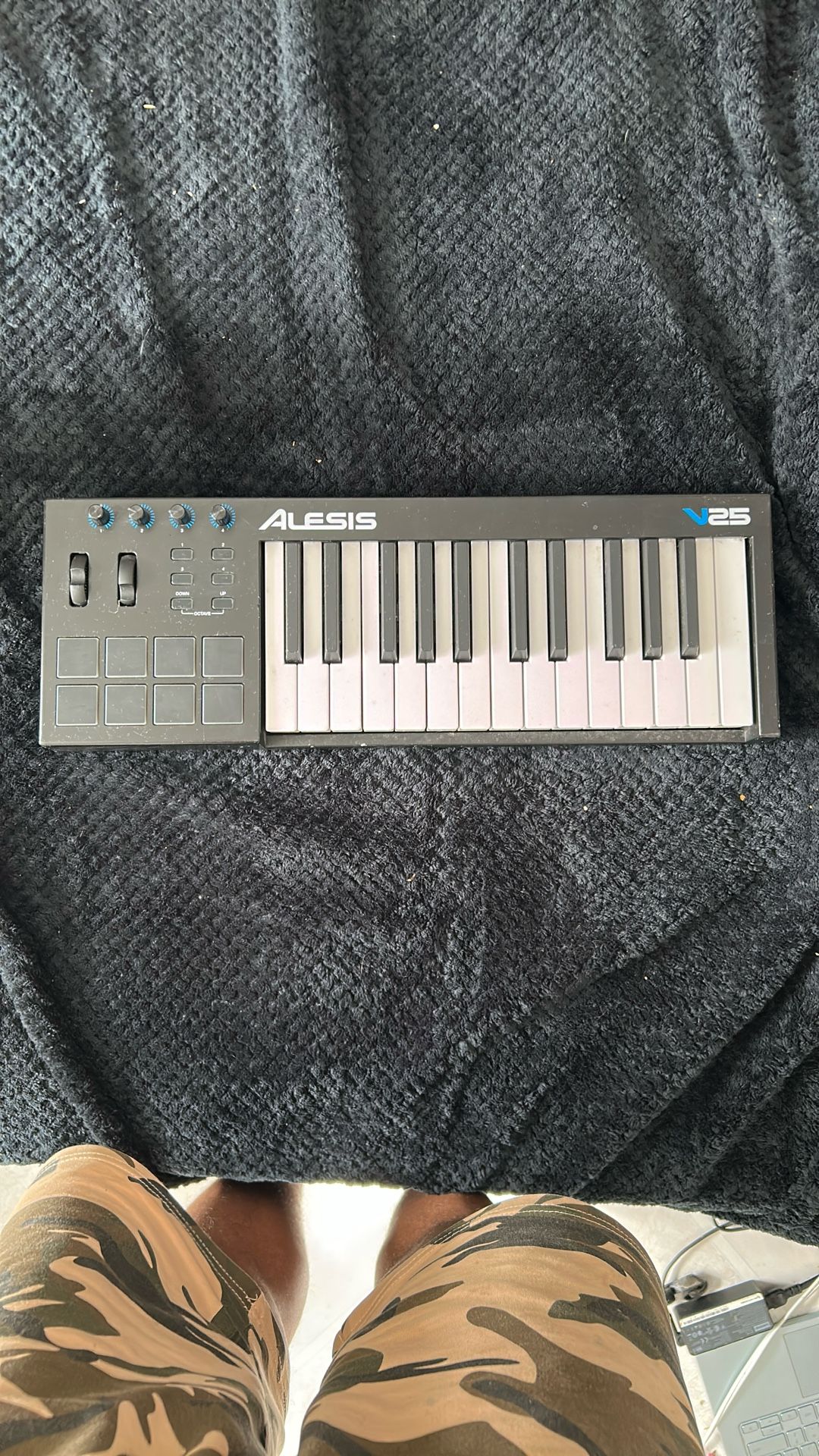 Alesis V25 Midi Controller/Keyboard
