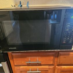 Vissani 1.1 cu. ft. Black Countertop Microwave