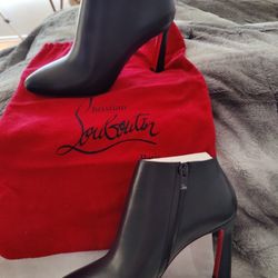 Luis Vuitton - Eleanor Ankle Boots