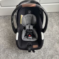 Maxi Cosi Travel System/ Car seat