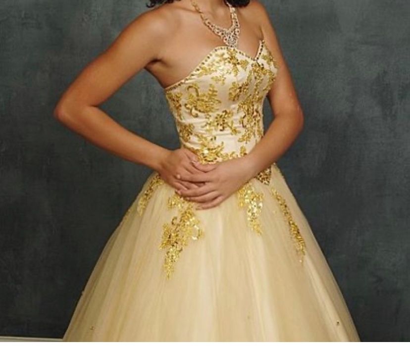 Sweet Sixteen Dress Size 4