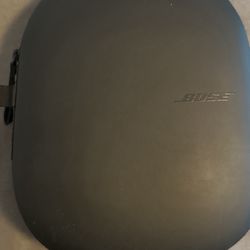 Bose Headphones 700 With Charging Case.