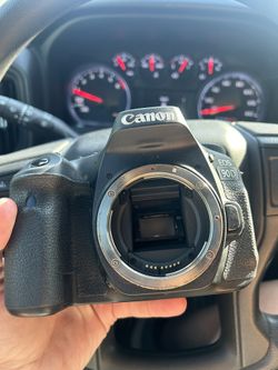 Canon 90D Camera Body