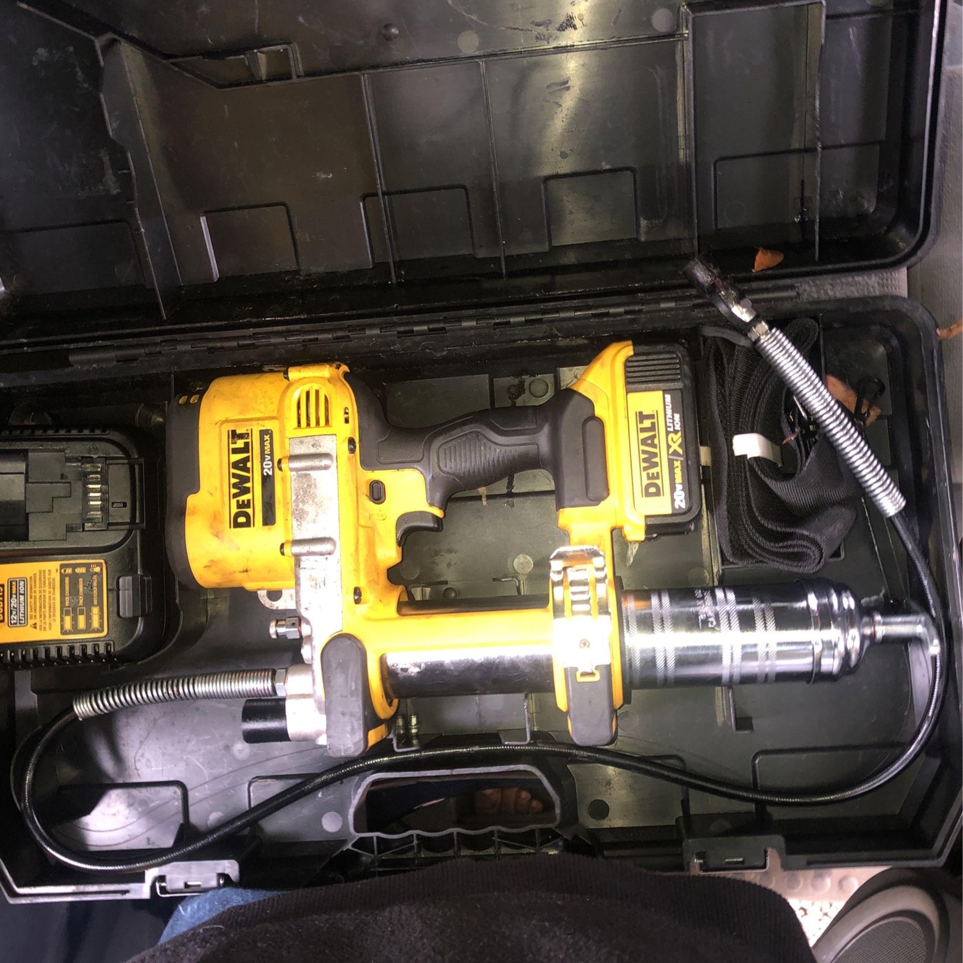 Dewalt Grease Gun for Sale in Oakland Park, FL OfferUp