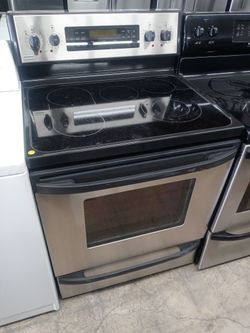 Kenmore Elite stainless steel glass-top stove - Free delivery