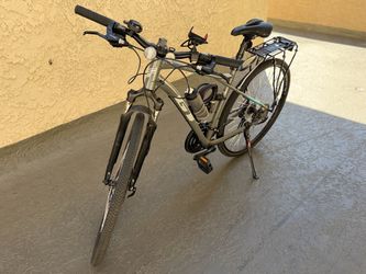 GT Hybrid Bike