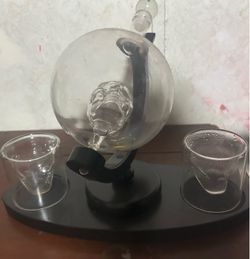 Skull decanter set