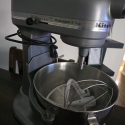 Kitchen Aid Professional 5 Plus 5 Quart Mix Stand Mixer