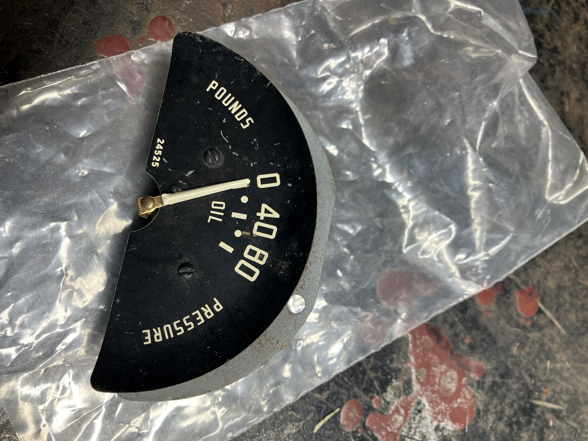 Plymouth Oil Pressure Gauge 1(contact info removed)