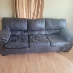 Grey Couch in good condition 