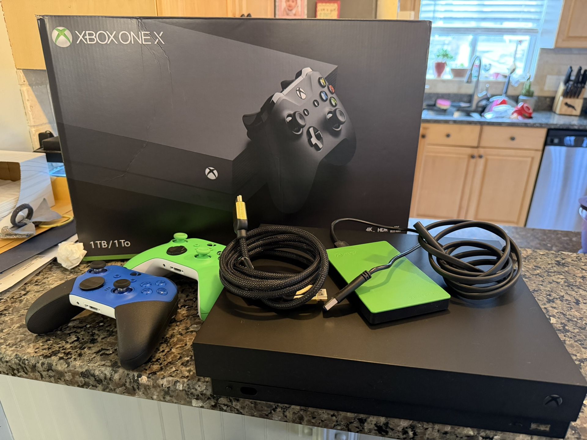 Xbox One X 1TB