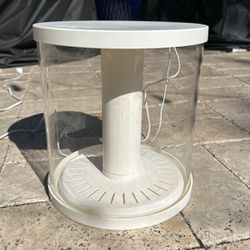 3 Gallon Fish tank Brand: Top Fin comes included with heater,filter,2 lights with switches, 5 holders and also comes with 2 coral decorations and 1net
