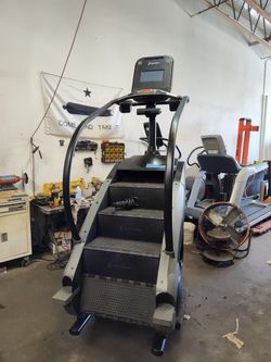 Stairmaster 8G Stepmill ( Delivery Included)