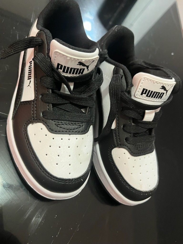 11C Black And White Kids Pumas