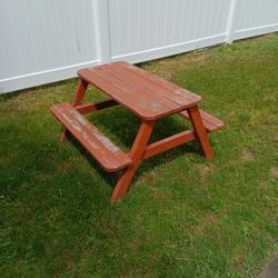 Child picnic table