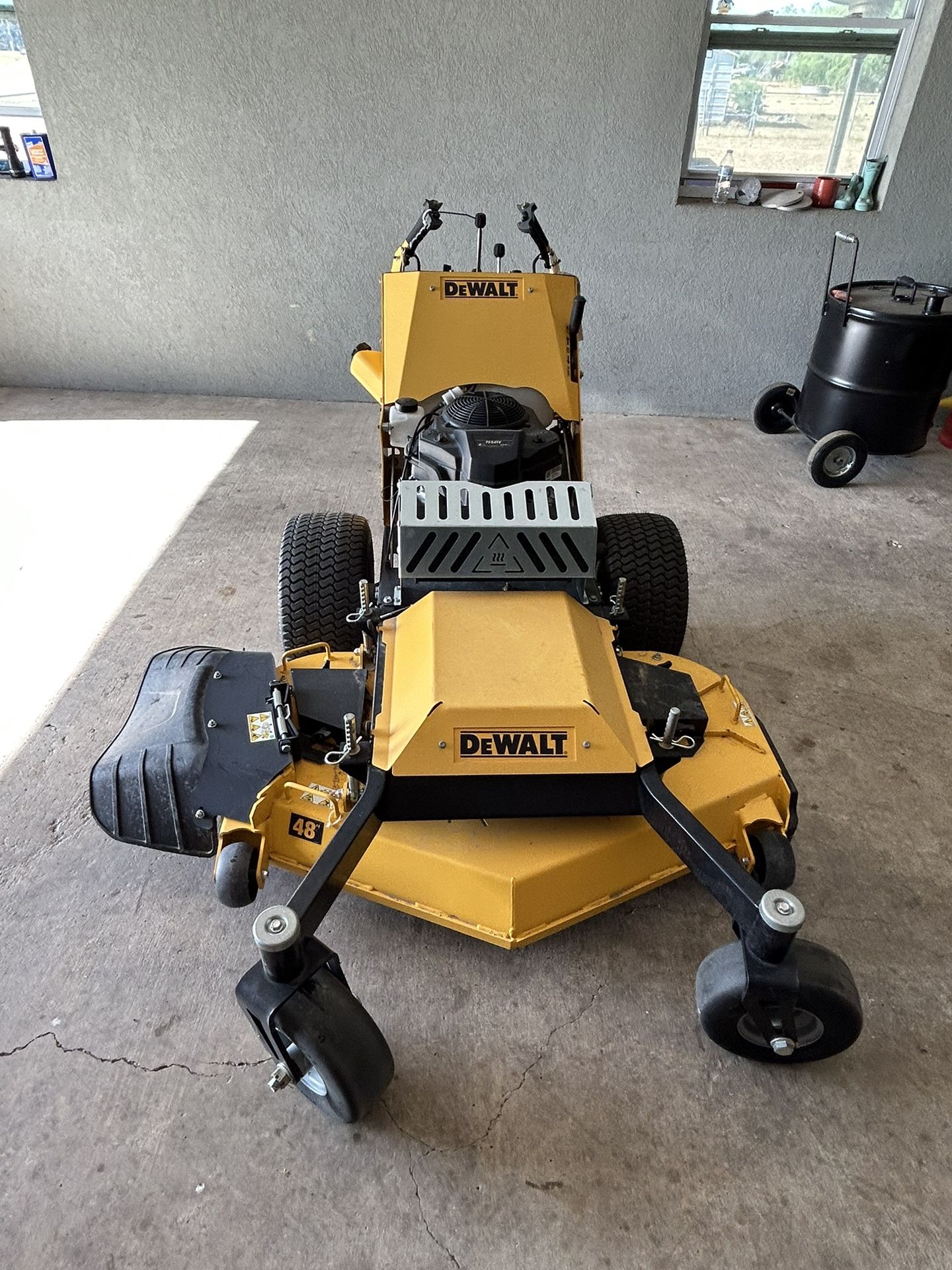 Dewalt HW48 Commercial Walk Behind Zero Turn Mower