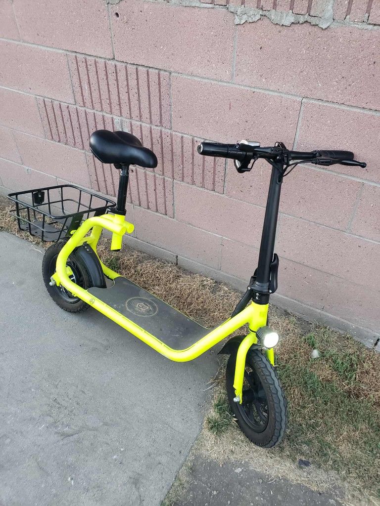 $230! The Lowest I Dont Sell To Crackheads Firm Prices. Electric scooter E-scooter Ebike with seat 18mph 30 miles range with keys & charger $230! Firm