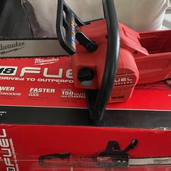 Milwaukee M18 FUEL Chainsaw 16”