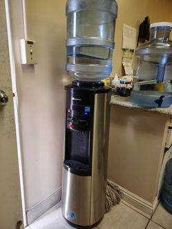 Water Dispenser & 5 gallon water bottle