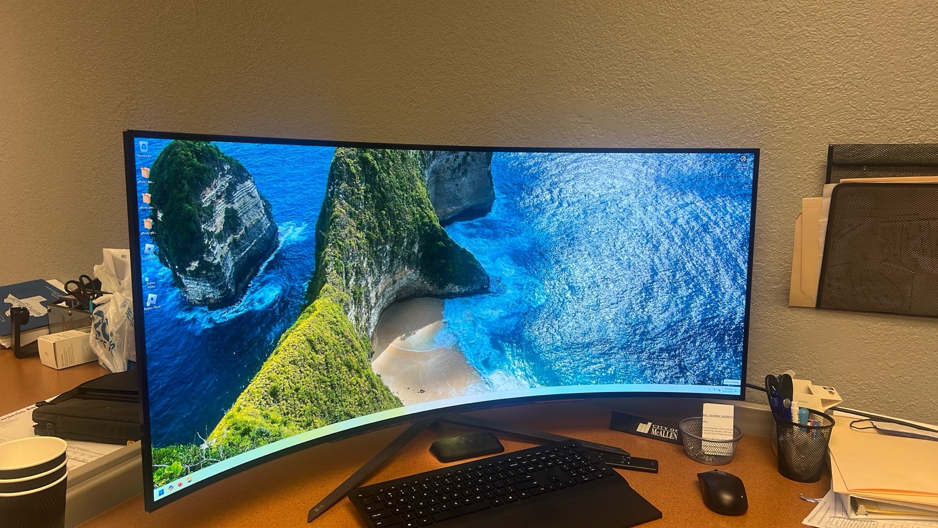LG UltraGear 45GR95QE 45” OLED WQHD Curved Gaming Monitor