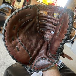 Left handed thrower lefty adult first baseman glove broken in Wilson leather baseball softball 1st baseman   Glove is broken in and has a floppy easy