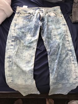 Levi's jeans size and model describing on the pictures