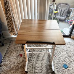 Rolling standing desk