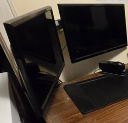 Dual monitors with desk mount