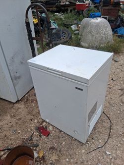 Vissani 5.0 Cubic Foot compact chest freezer