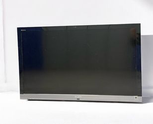 Sony Bravia 40” TV (KDL-40EX710) + Wall Mount