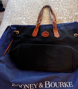 Black canvas, Dooney Burke